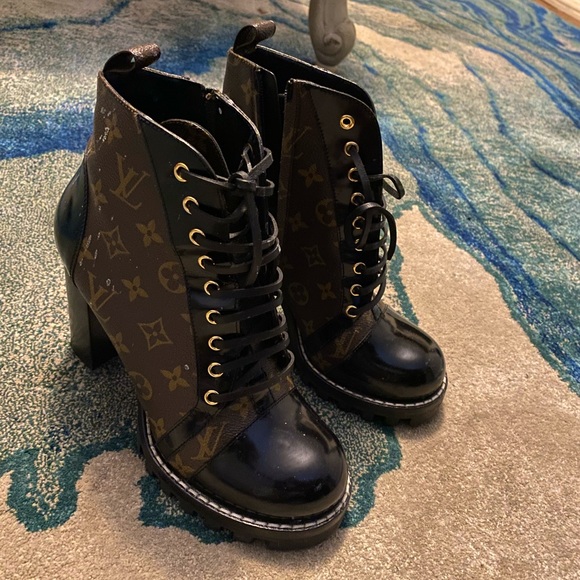 Authentic Louis Vuitton trail boots - Picture 1 of 7